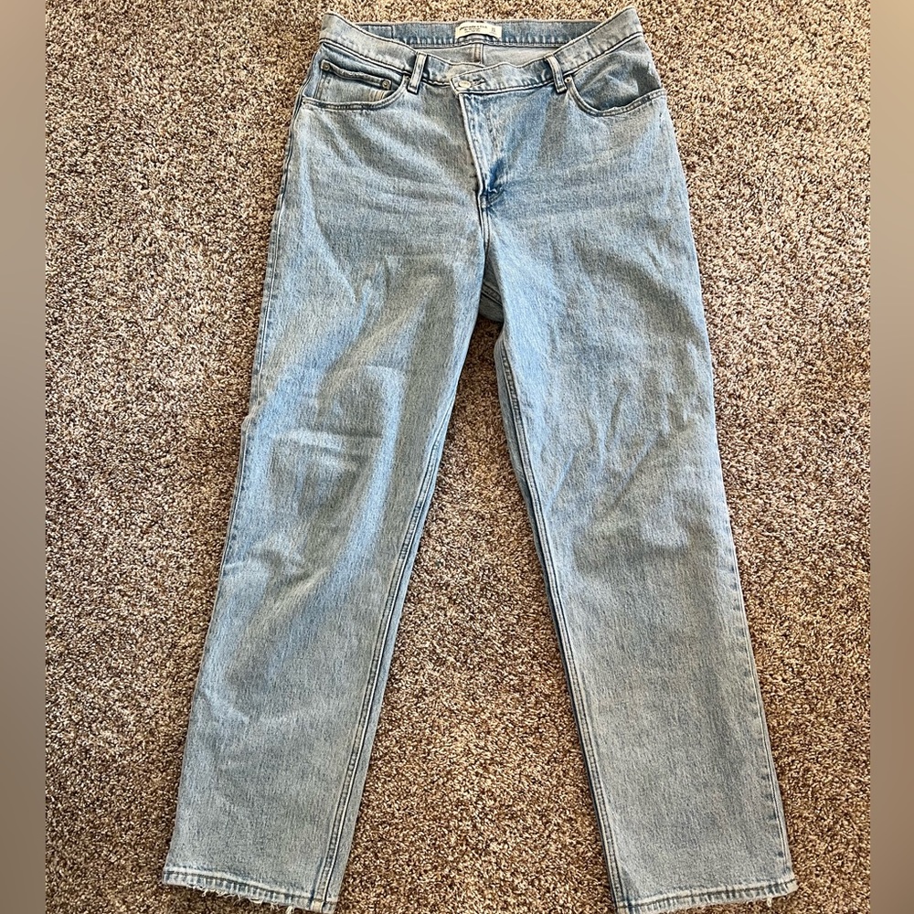 Abercrombie Ultra High Rise 90’s Straight Jean Criss-Cross Waistband
